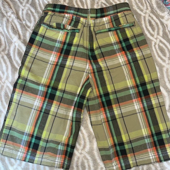 Boy’s Old Navy Green Plaid Bermuda Shorts - Picture 4 of 4